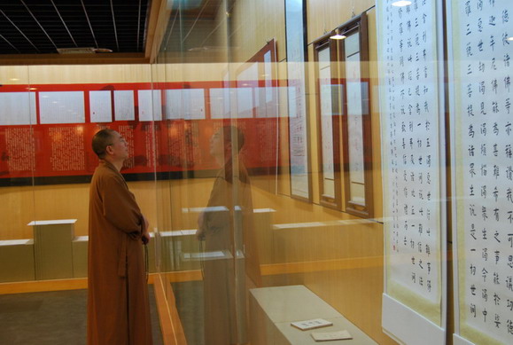 上了下法 大和尚参观弘一大师示寂65周年纪念展(图8) 上了下法 大和尚参观弘一大师示寂65周年纪念展(图8)