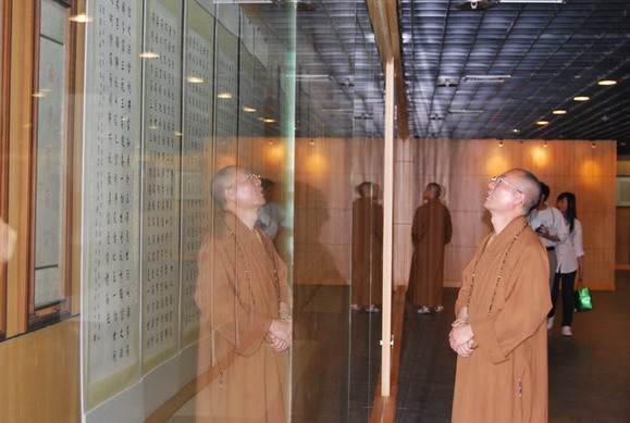 上了下法 大和尚参观弘一大师示寂65周年纪念展(图11) 上了下法 大和尚参观弘一大师示寂65周年纪念展(图11)