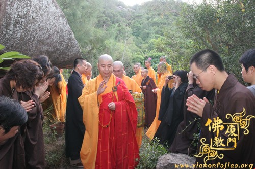 南普陀寺悟鼎法师闭关九年今日出关(图8)