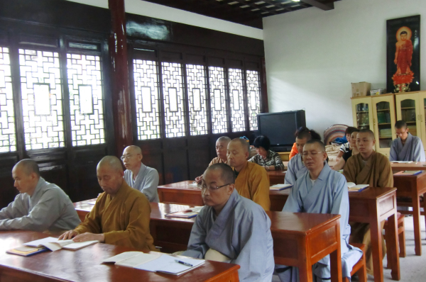 宗华法师在能仁养正院开讲《竹窗随笔》(图2)