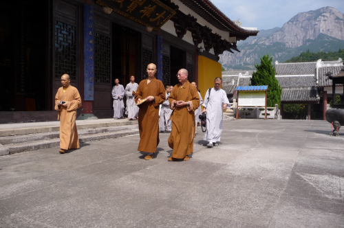 杭州佛学院师生到能仁寺参学(图3)