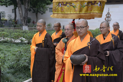 南普陀寺水陆胜会第三日 恭请首座了法法师上堂说法(图3) 南普陀寺水陆胜会第三日 恭请首座了法法师上堂说法(图3)
