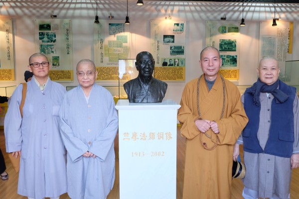 马来西亚竺摩法师的大弟子观音堂住持释文贤、释继仁教授一行来能仁寺朝礼(图2)