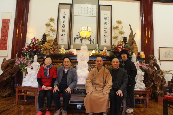 乐清市委统战部张连钱副部长陪同香港陈松青先生一行到雁荡山能仁寺拜访(图3)