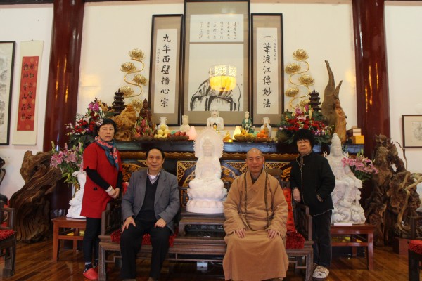 乐清市委统战部张连钱副部长陪同香港陈松青先生一行到雁荡山能仁寺拜访(图2)