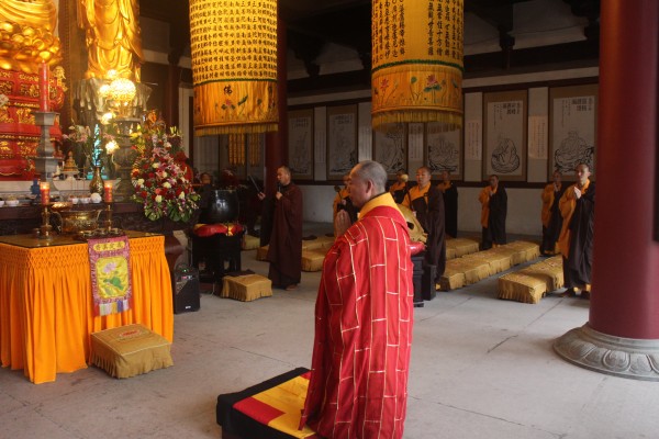 雁荡山能仁寺全体僧众举行了一年一度的扫塔上供祭祖法会(图3)