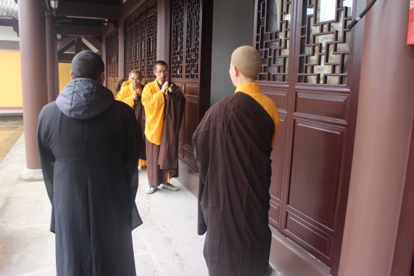 雁荡山能仁寺全体僧众举行了一年一度的扫塔上供祭祖法会(图6)