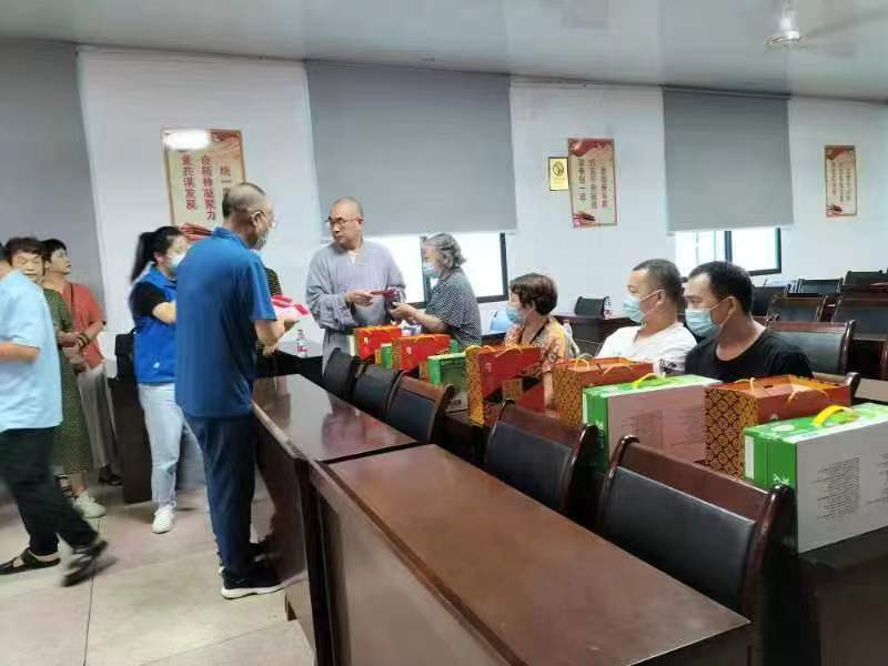 雁荡山能仁寺和乐清能仁爱心群开展“爱满人间”暑期慈善贫困助学慰问活动(图6)