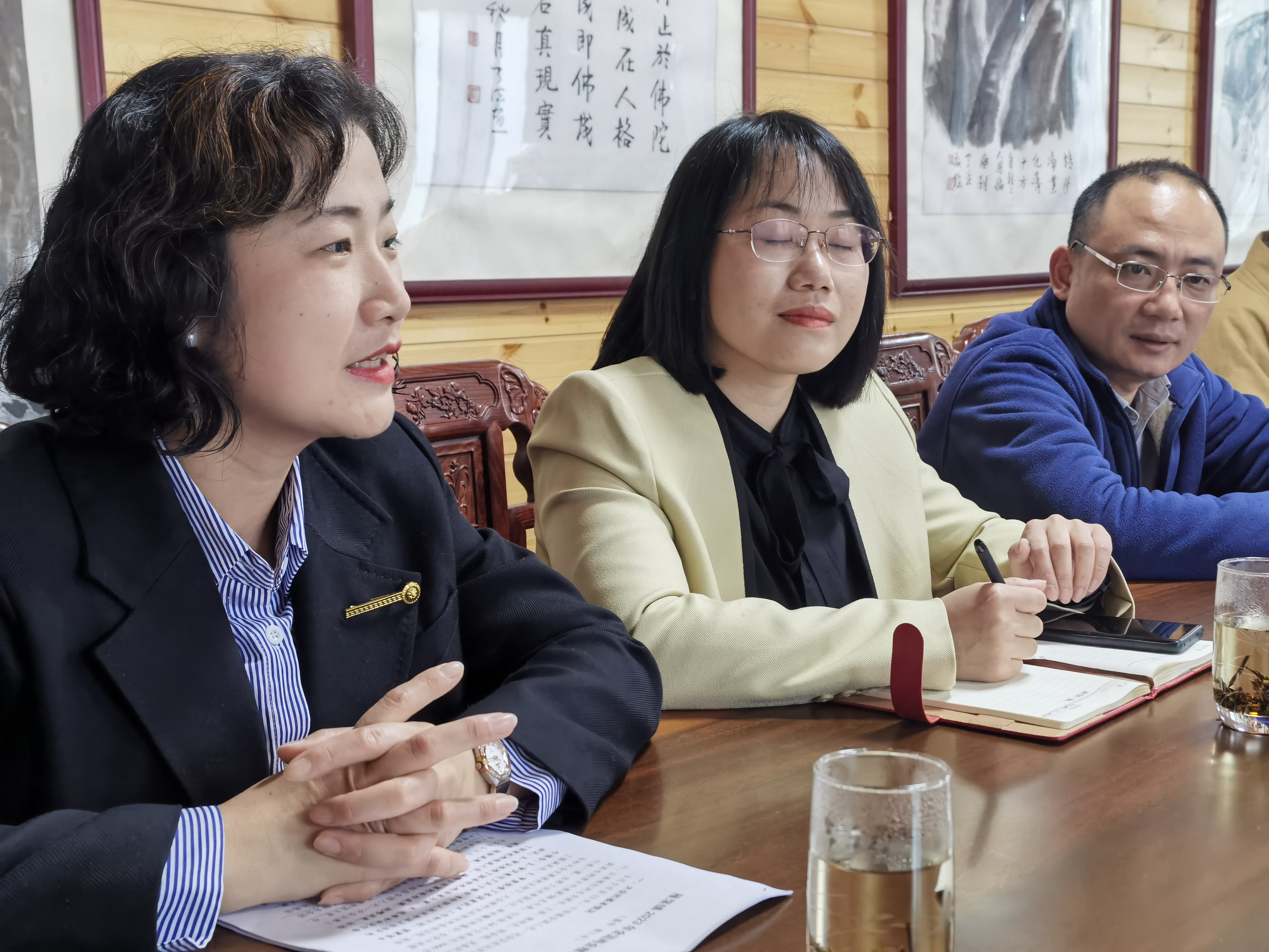 雁荡山能仁寺僧众深入学习贯彻全国两会精神(图2)