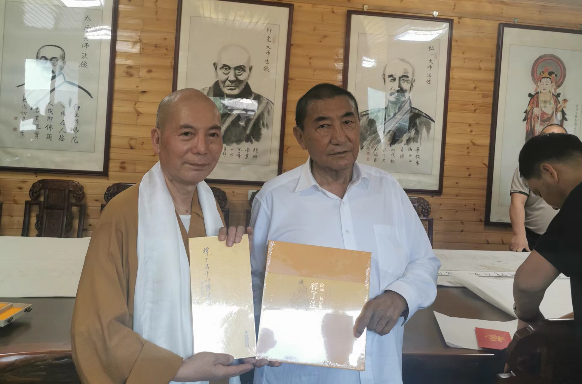 中国佛教协会副会长珠康．土登克珠视察能仁寺(图2)