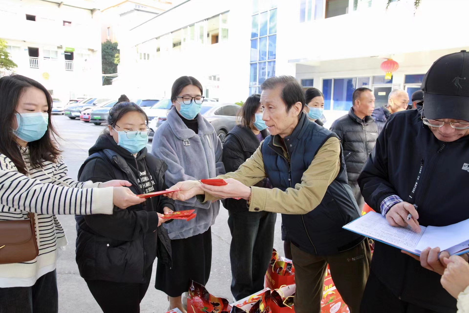 乐清能仁寺爱心群联合开展新春慰问活动(图2)